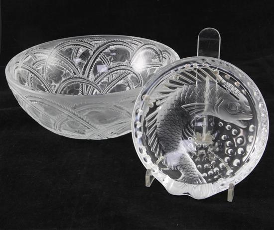 A Lalique Pinsons pattern bowl and a Concarneau carp decorated ashtray, post-war, diam. 23.5cm and 15.5cm, bowl with box